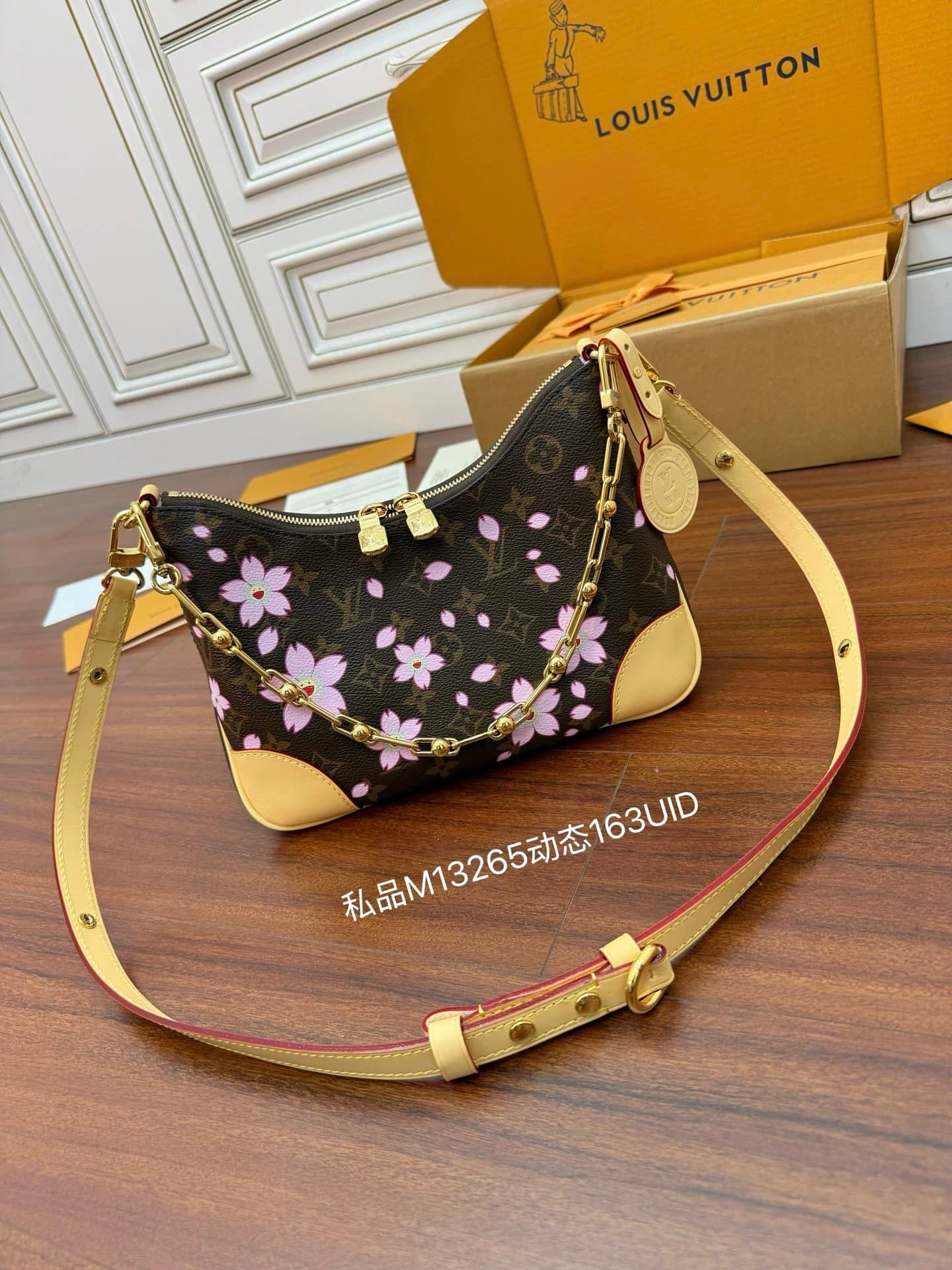 LV Louis Vuitton Cherry Blossom Series Metal Detachable Chain Leather Croissant Handbag Shoulder Women's M13265
