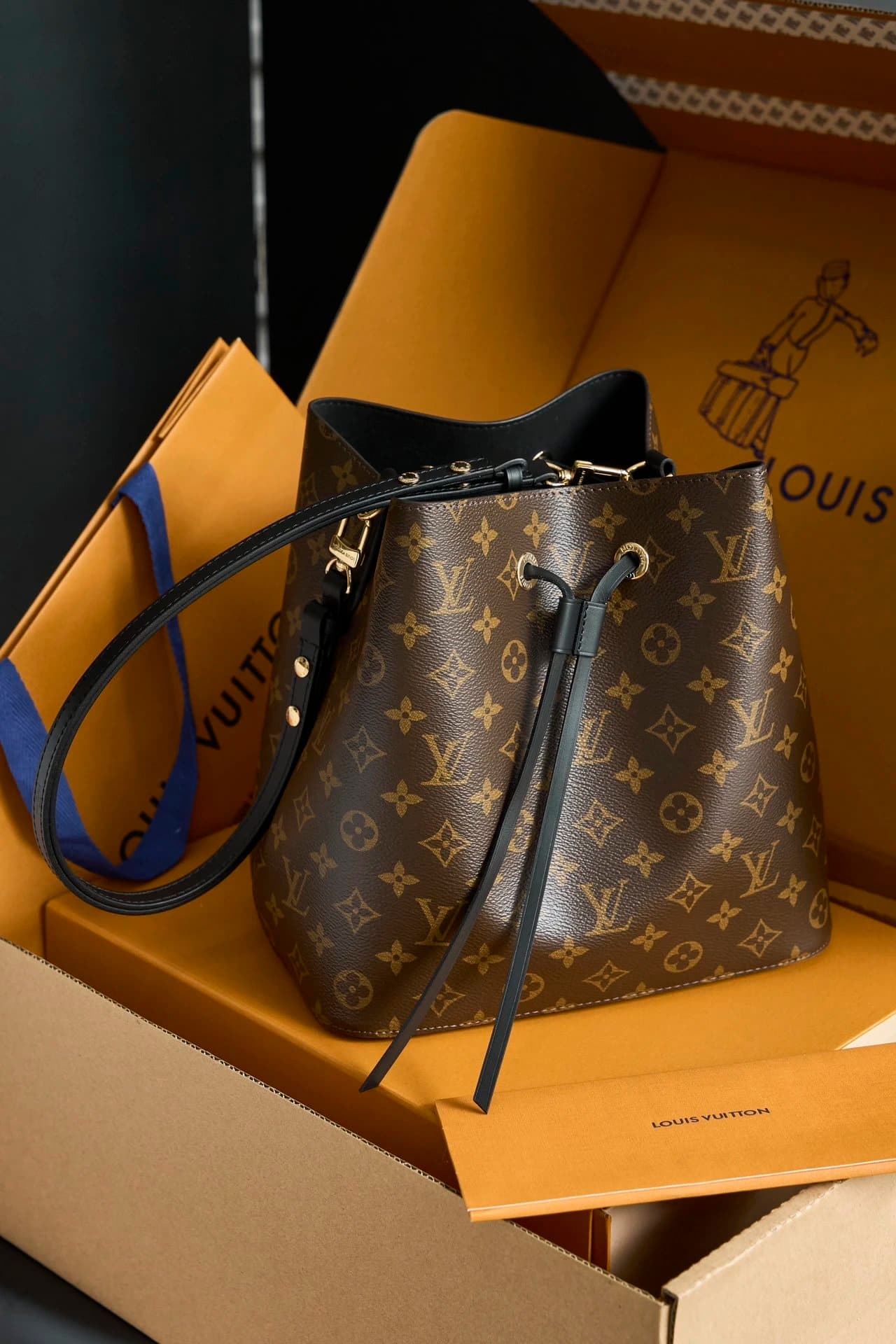 LV Louis Vuitton Monogram Drawstring Bucket Bag Canvas Leather Handbag Crossbody Shoulder Medium Women's Brown M44020