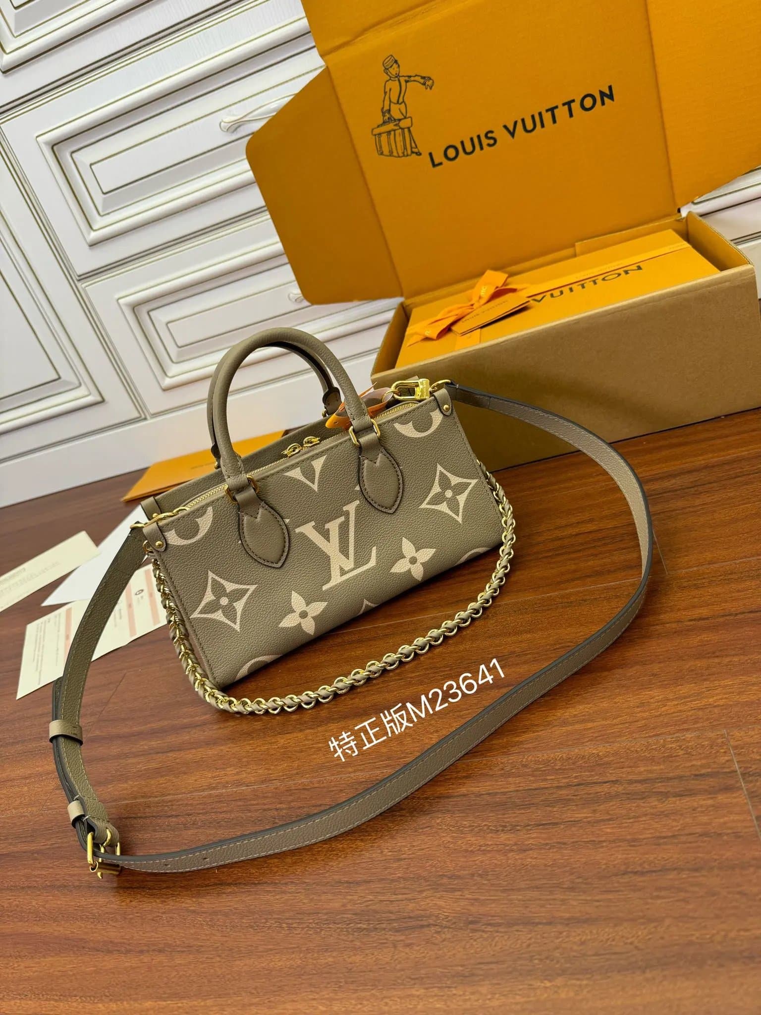 LV Louis Vuitton Detachable Adjustable Shoulder Strap Letter Logo Grain Cow Leather Jungle Bag Shoulder Crossbody Small Women's M23641