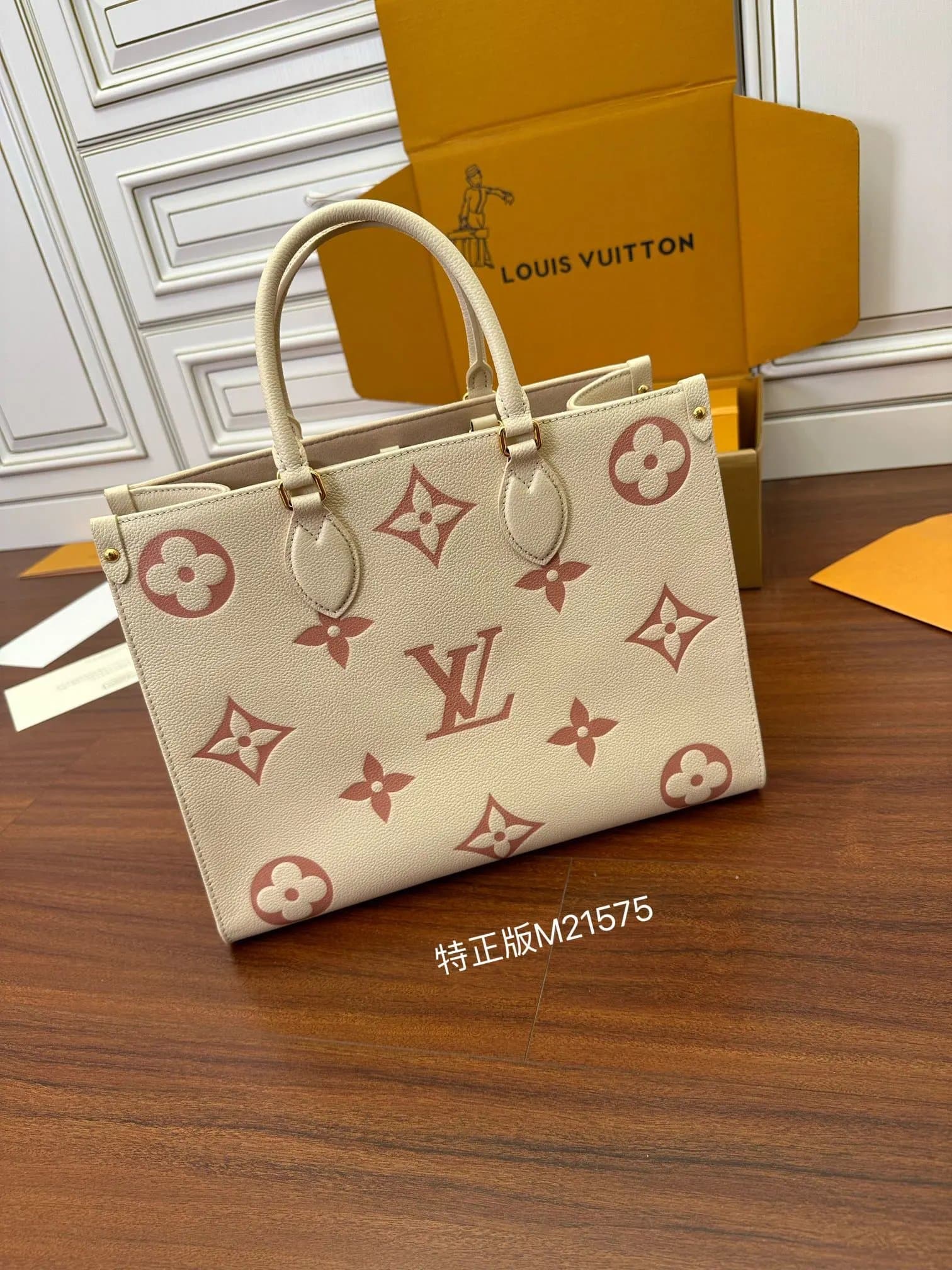 LV Louis Vuitton ONTHEGO Two-color Monogram Jungle Bag Embossed Cow Leather Tote Bag Shopping Bag Handbag Women's M21575