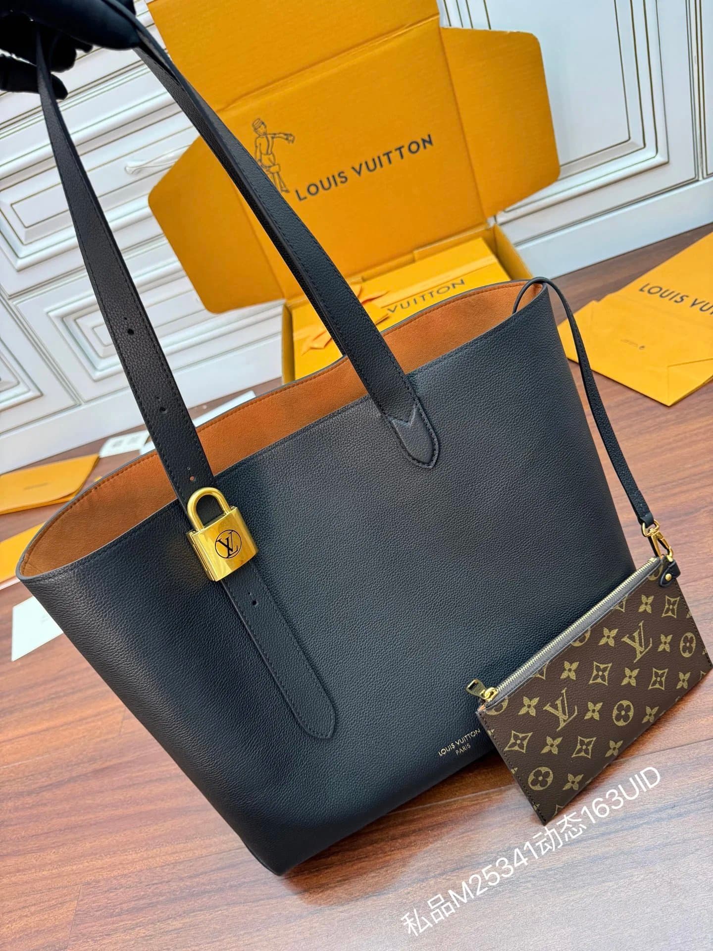 LV Louis Vuitton Letter Logo Adjustable Shoulder Strap Leather Tote Bag Shopping Bag Shoulder Handbag Women's M25341