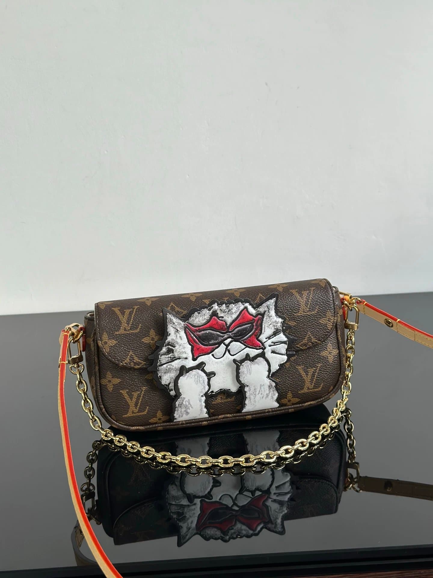 LV Louis Vuitton Joint Catogram Cat WALLET ON CHAIN IVY Brand Coated Canvas Shoulder Bag Wallet Women's Brown m15148