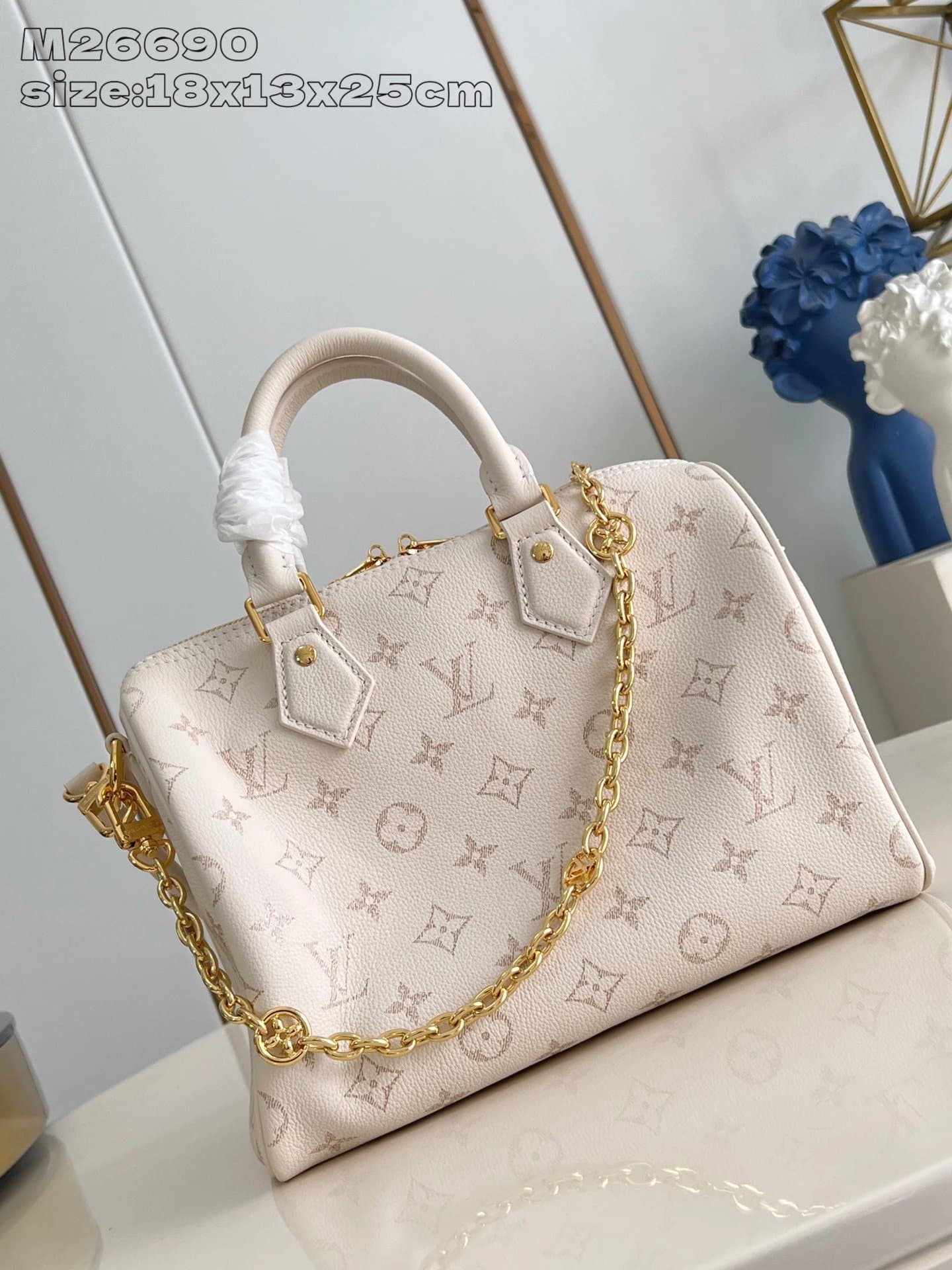 LV [M26690] Ladies Shoulder Messenger Bag