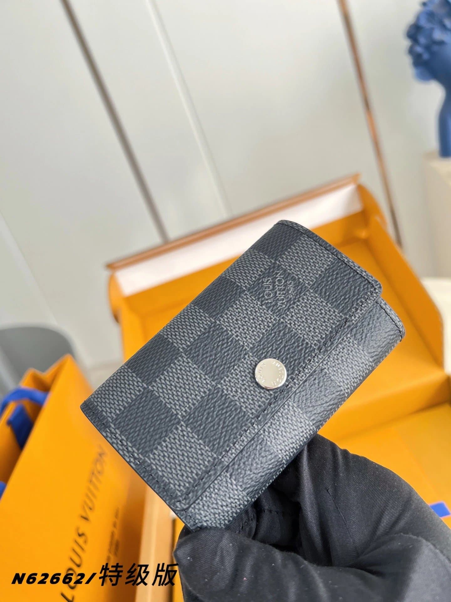 LV [N62662] Exquisite Key Case