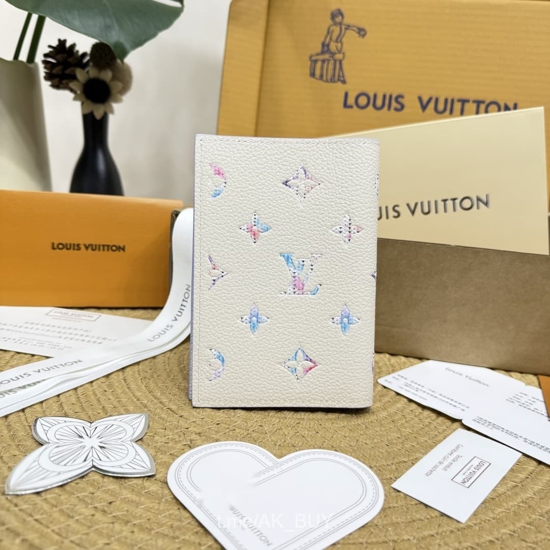 Louis Vuitton White Grained Leather Wallet