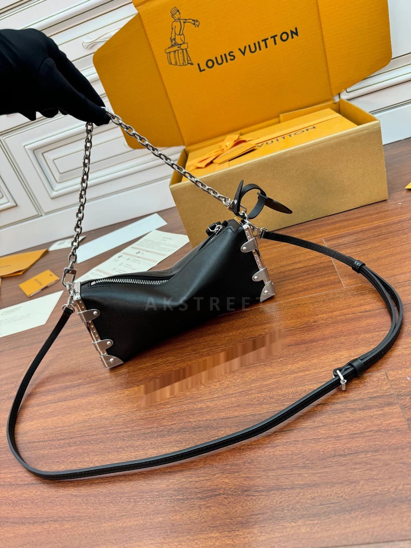 LV Louis Vuitton Slim Trunk Detachable Adjustable Shoulder…