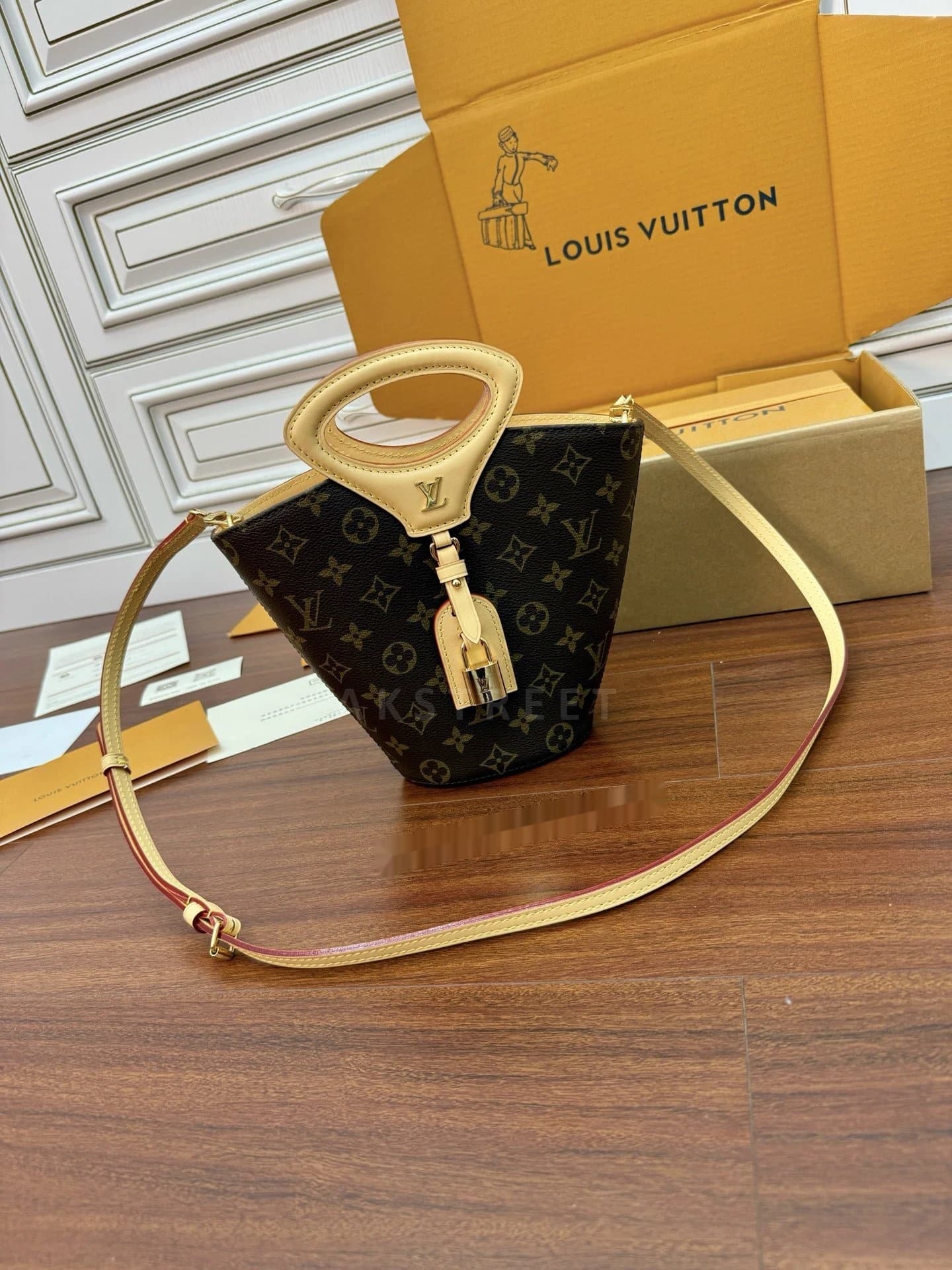 LV Louis Vuitton Metal Padlock Double Handle Detachable…
