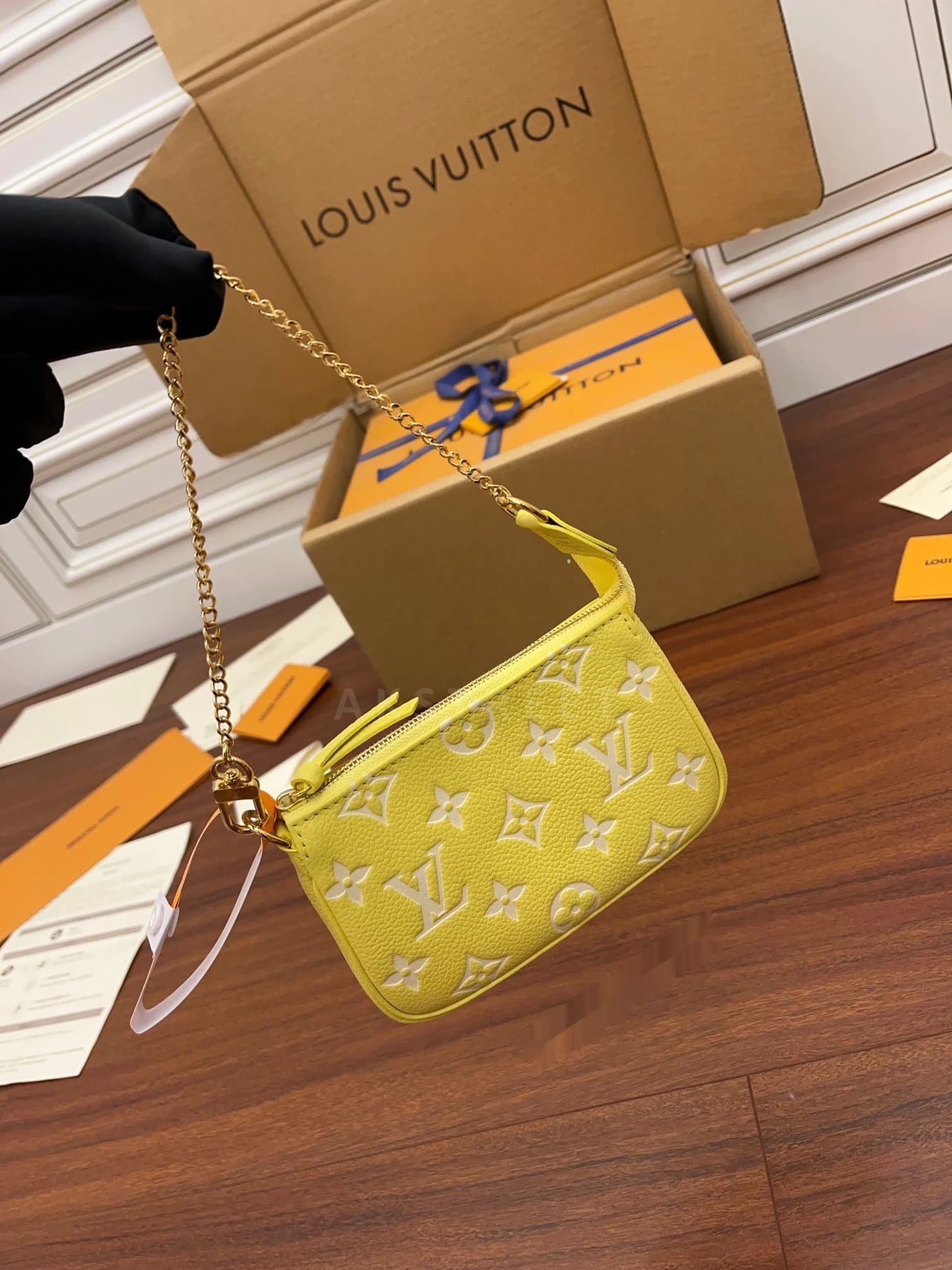 LV Louis Vuitton POCHETTE ACCESSOIRES Cowhide Mahjong Bag Chain Bag Clutch Mini Women's Yellow M46129