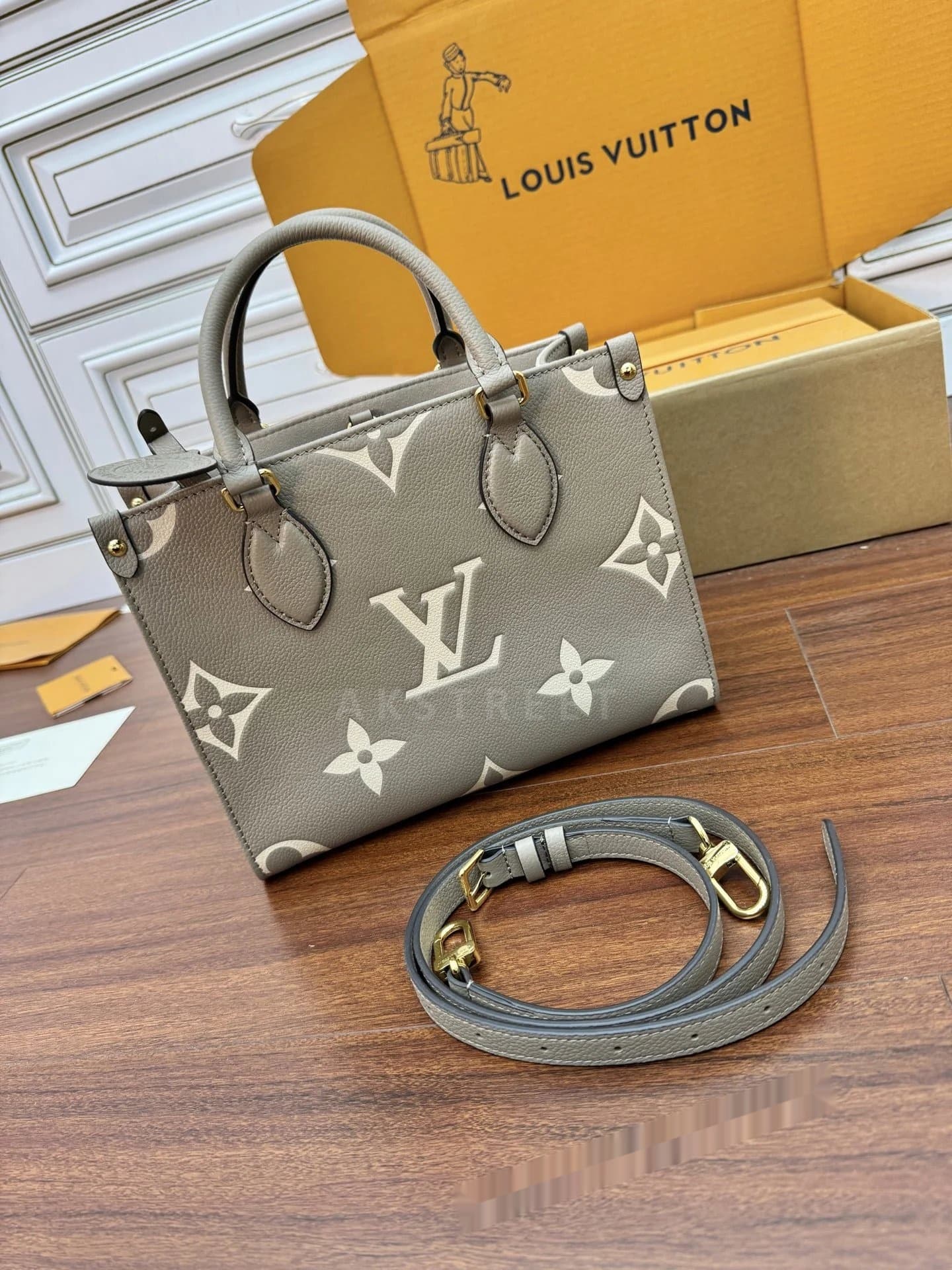 LV Louis Vuitton Classic Monogram Full Print Cow Leather…