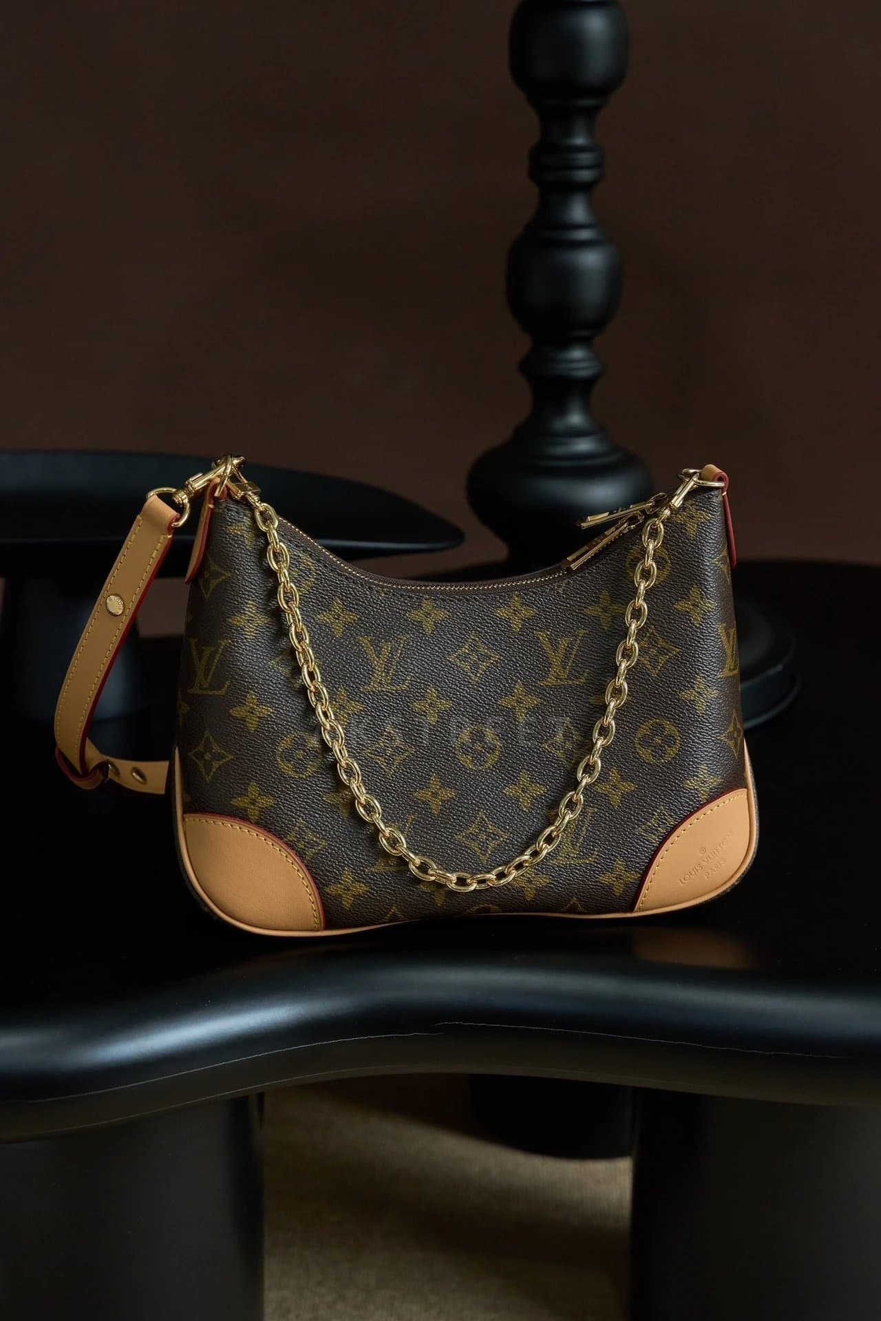 LV Louis Vuitton Classic Monogram Coated Canvas Cowhide…