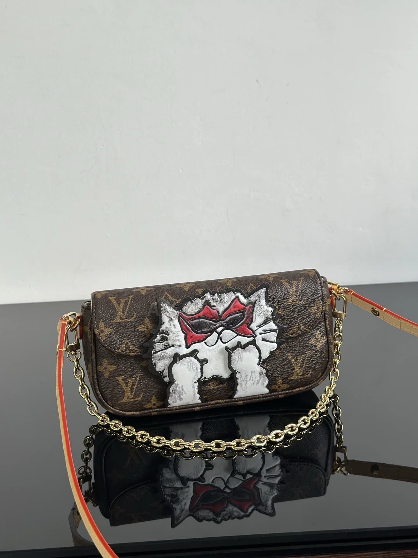 LV Louis Vuitton Joint Catogram Cat WALLET ON CHAIN IVY…