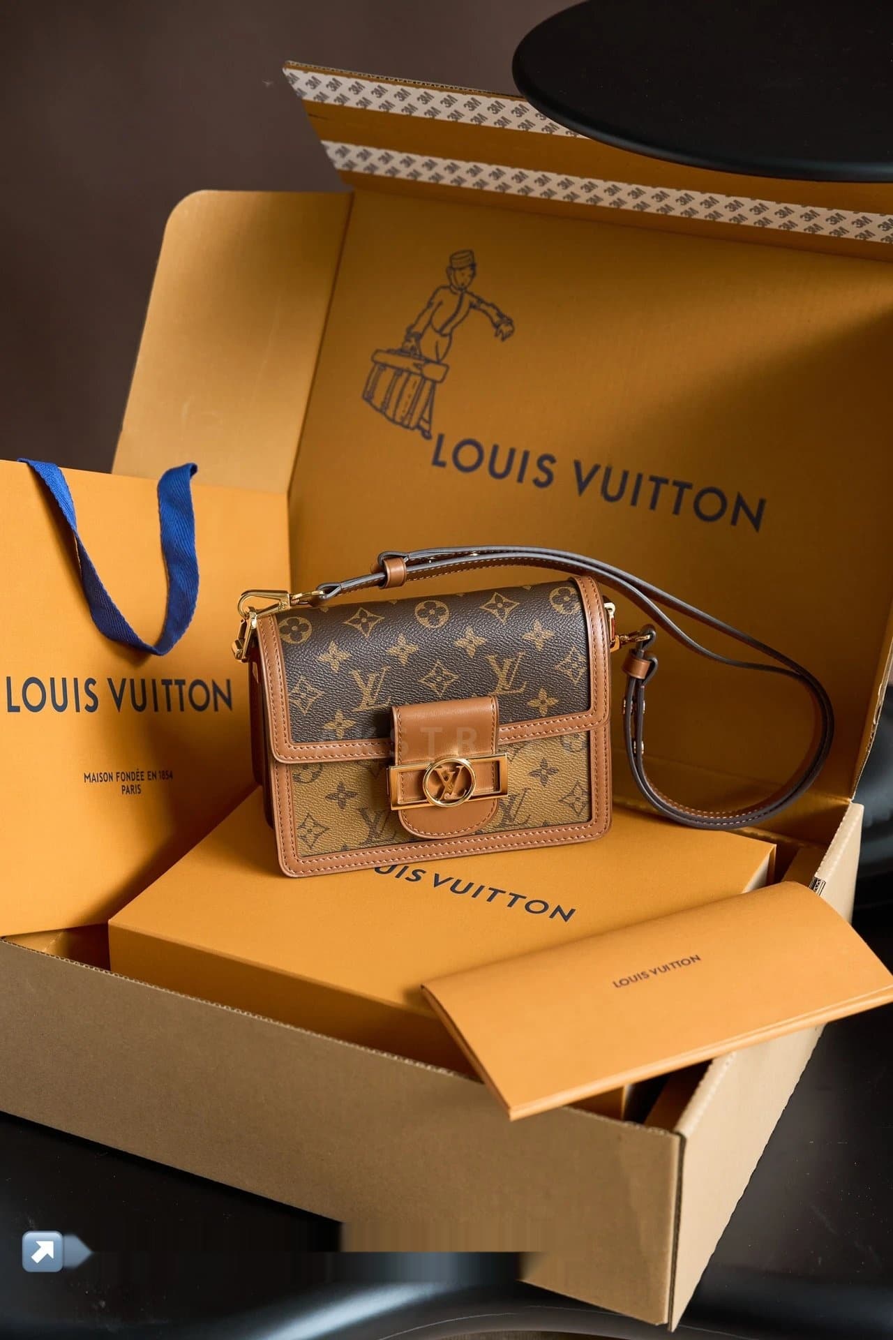 LV Louis Vuitton Daphne Series Classic Monogram Canvas…