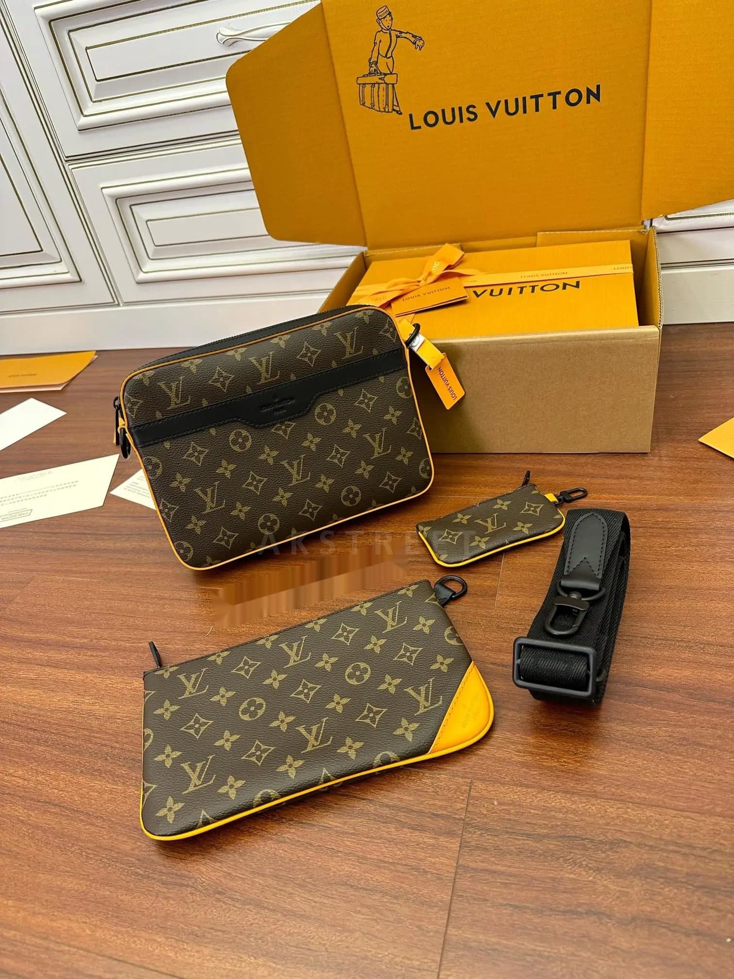 LV Louis Vuitton Detachable Adjustable Shoulder Strap Zipper Coated Canvas Leather Men's Three-in-One Messenger Shoulder Bag Crossbody Men's M46694