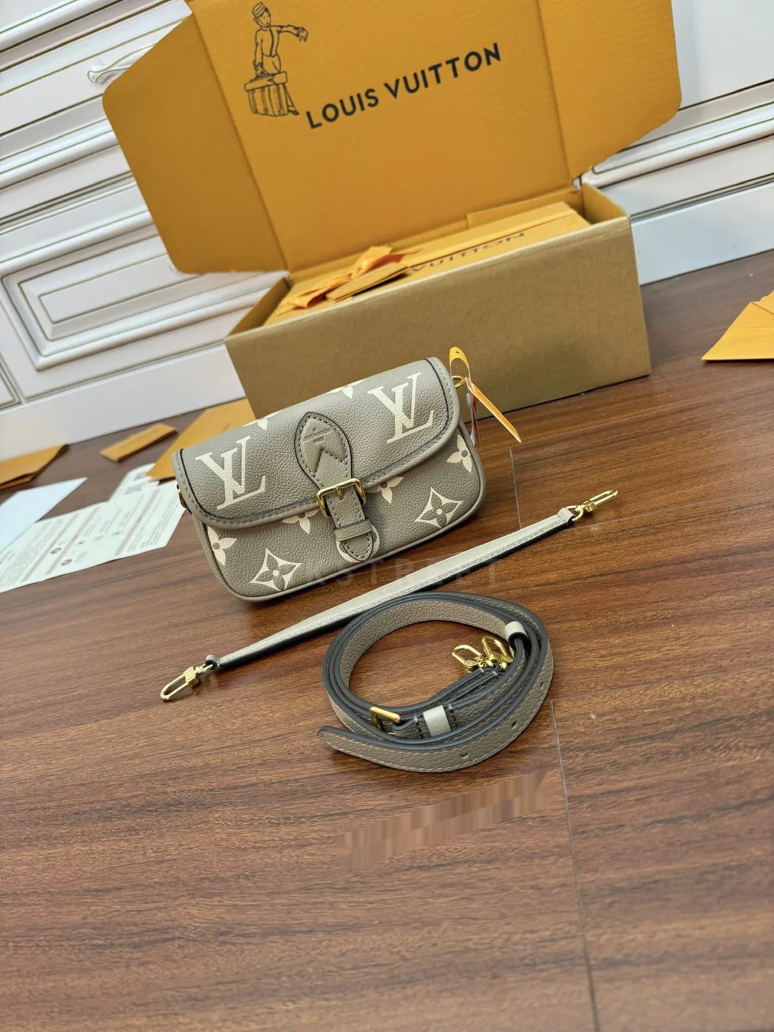 LV Louis Vuitton Detachable Shoulder Strap Letter Printed Leather Baguette Bag Portable Shoulder Bag Super Mini Women's M83300