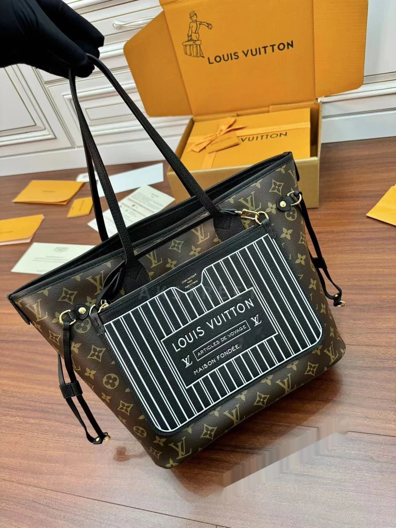 LV Louis Vuitton Letter Logo Open Dual-Use Monogram Coated Canvas Double-Face Neverfull Shoulder Handbag M11946