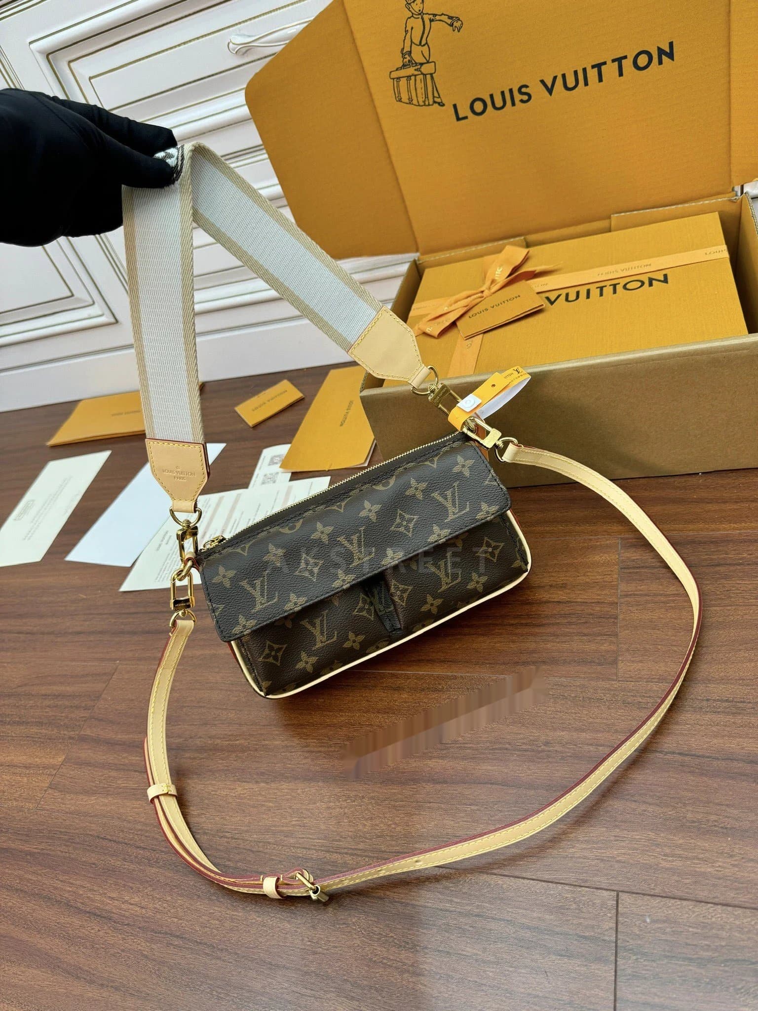 LV Louis Vuitton Zipper Opening Monogram Printed Coated Canvas Portable Shoulder Bag Women's M46999