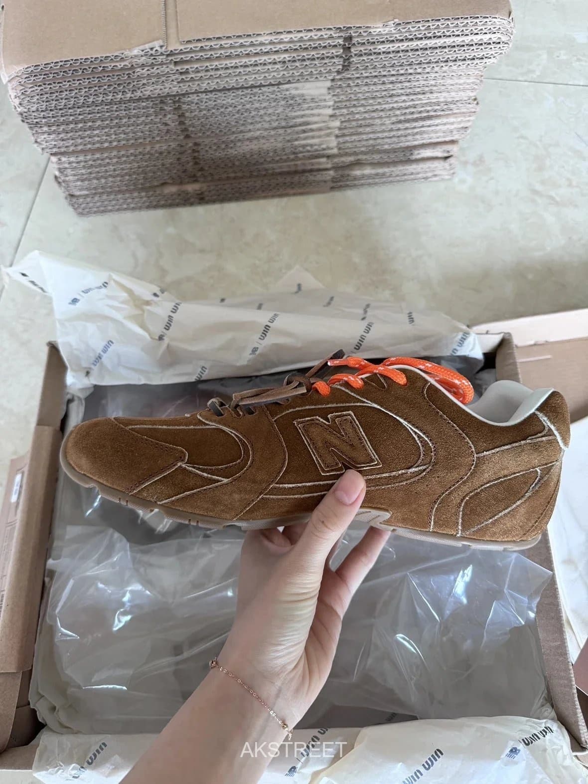 Item #7847381598