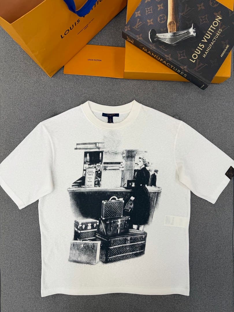 White Graphic Print Short-Sleeved T-Shirt
