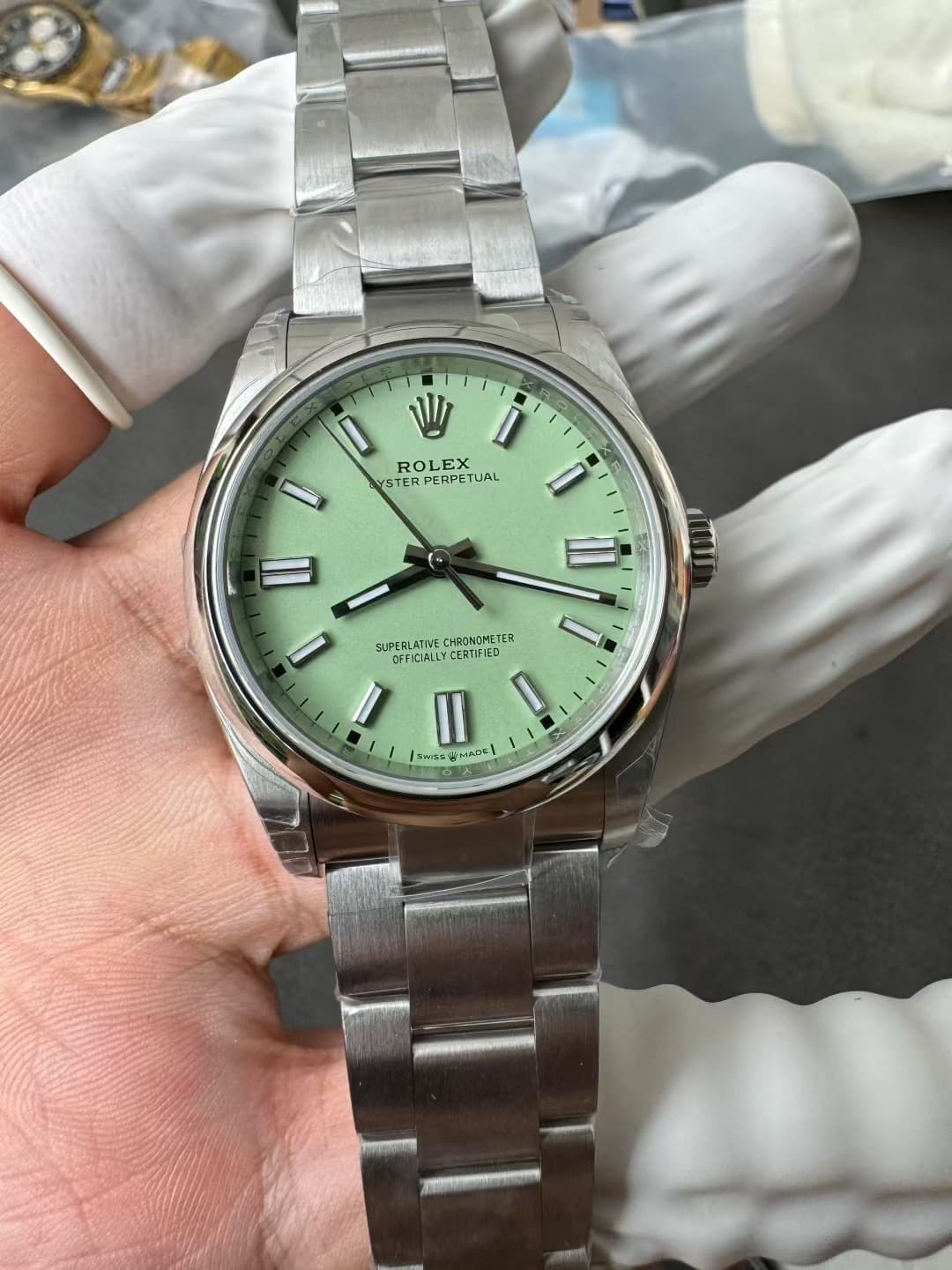 Rolex Oyster Perpetual 36mm Green Lacquer Dial Smooth Bezel Oyster Bracelet (126000) 1:1 Super Clone – DD3230 Movement