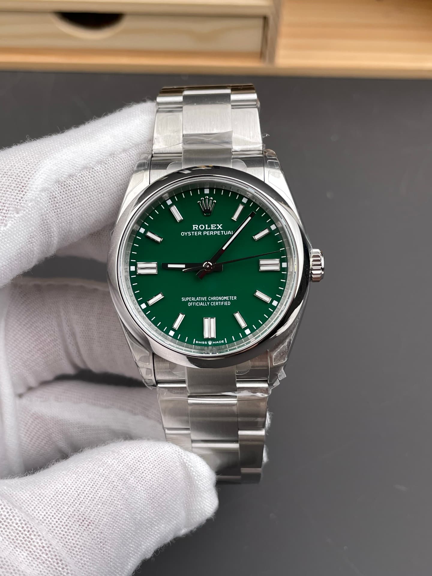 Rolex Oyster Perpetual 36mm “Rolex Green” Lacquer Dial Smooth Bezel Oyster Bracelet (126000) 1:1 Super Clone – DD3230 Movement