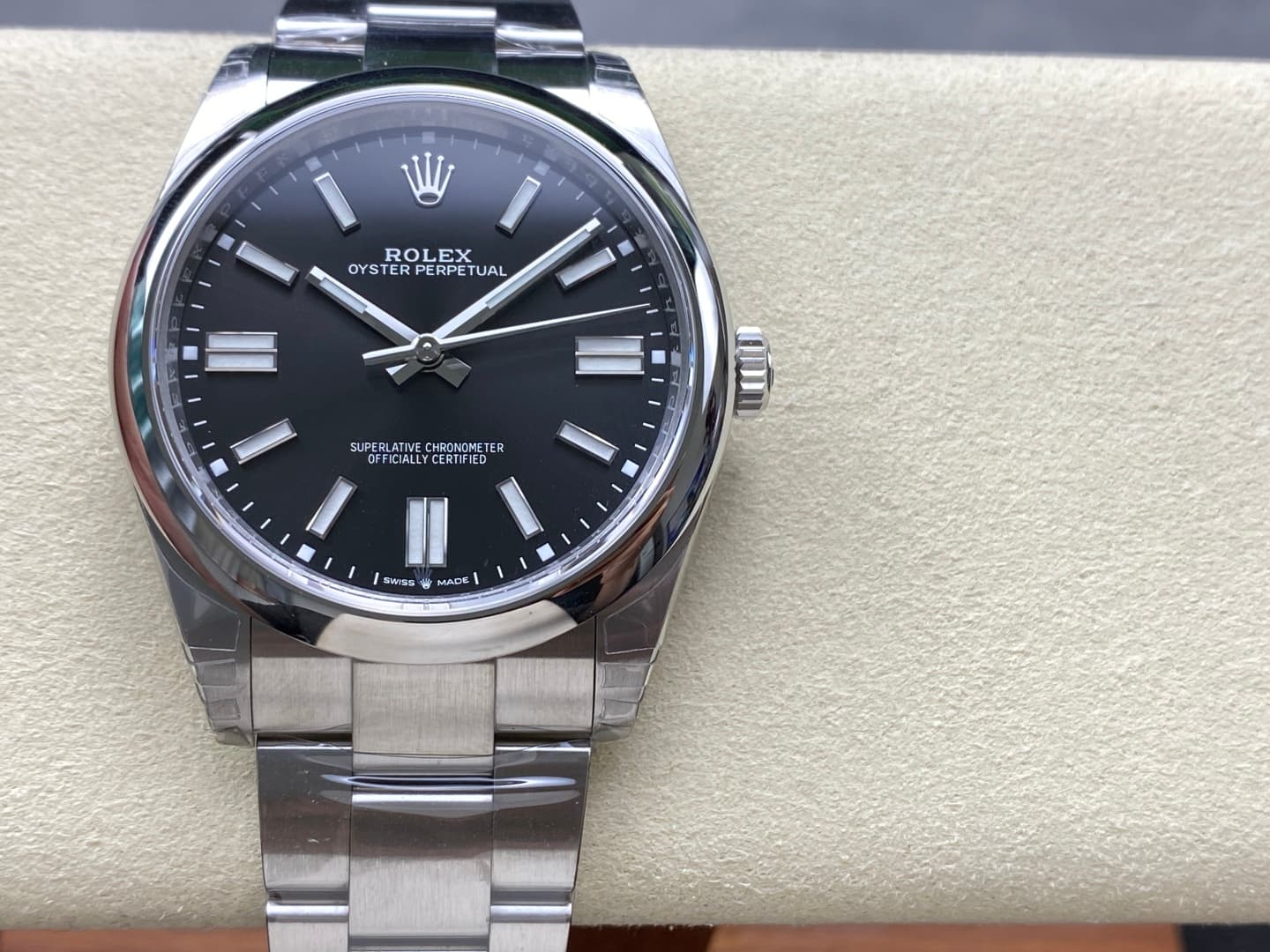 Rolex Oyster Perpetual 41mm Bright Black Dial Smooth Bezel Oyster Bracelet (124300) 1:1 Super Clone – DD3230 Movement