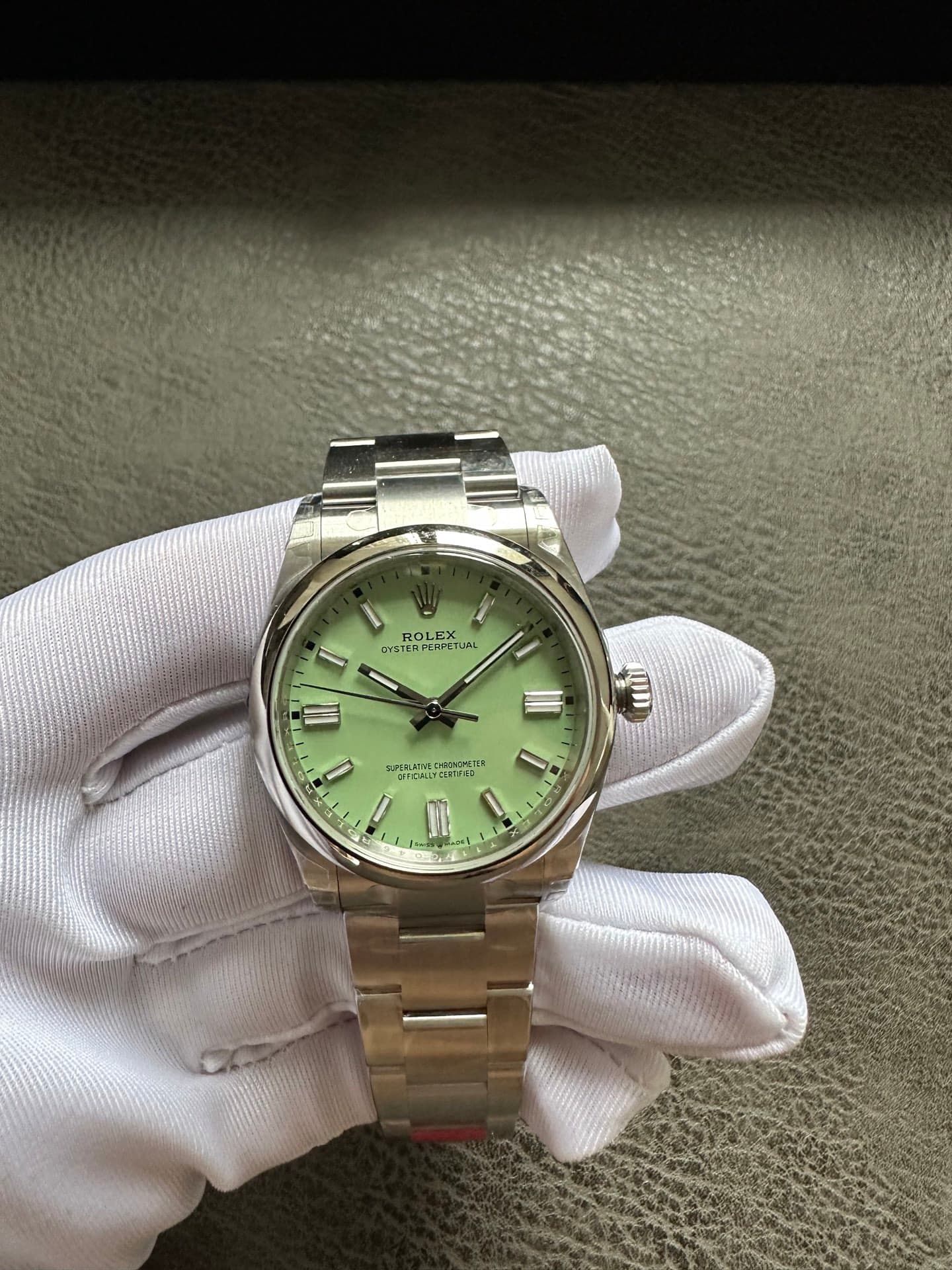 Rolex Oyster Perpetual 41mm “Pistachio Green” Dial Smooth Bezel Oyster Bracelet (124300) 1:1 Super Clone – DD3230 Movement