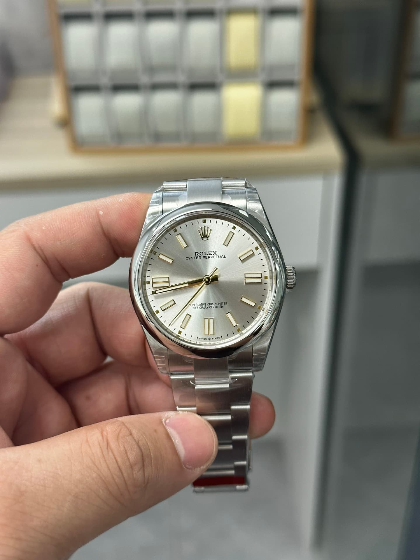Rolex Oyster Perpetual 41mm Silver Sunburst Dial (Gold Accents) Smooth Bezel Oyster Bracelet (124300) 1:1 Super Clone – DD3230 Movement