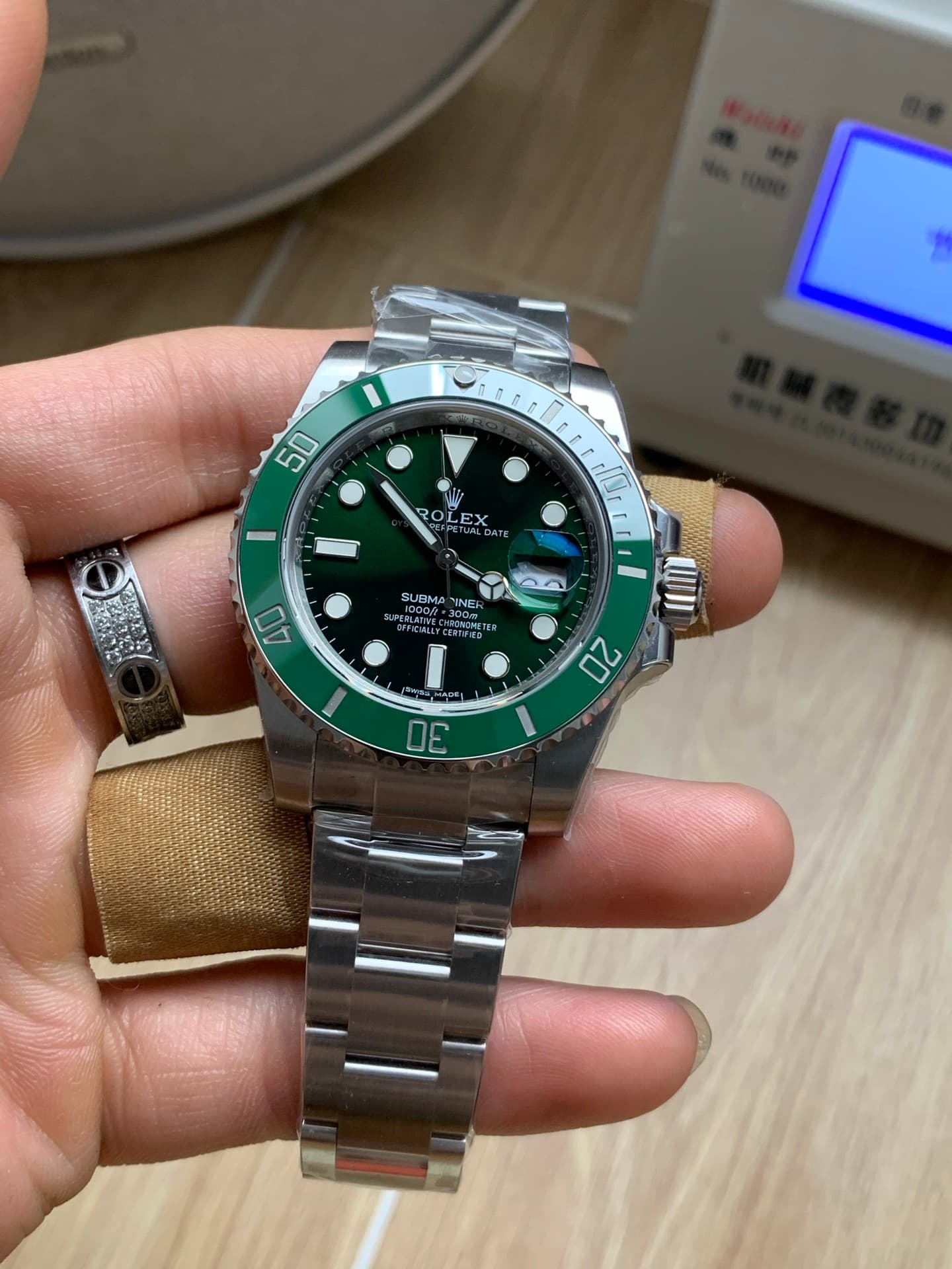 Rolex Submariner Date “Hulk” Green 40mm (116610LV) 1:1 Super Clone – DD3135 Movement